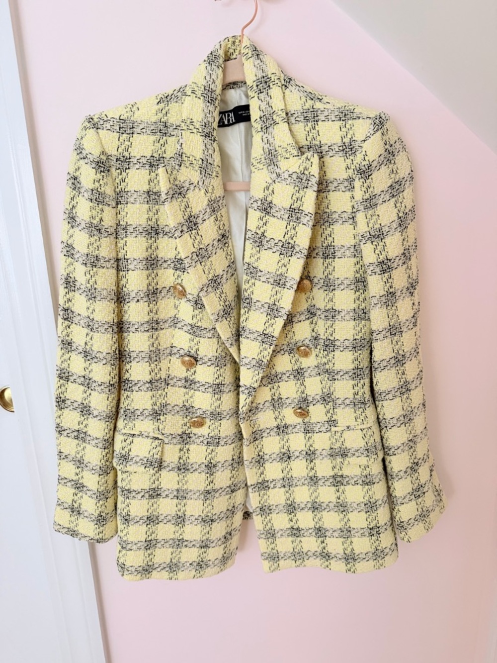 Zara Cream Tweed Jacket with Gold-Tone Buttons